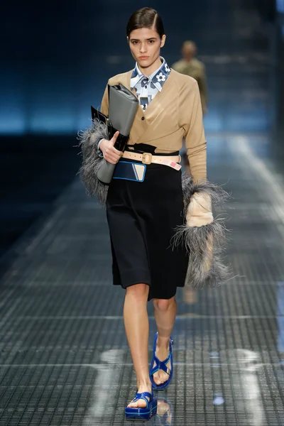 Look 4